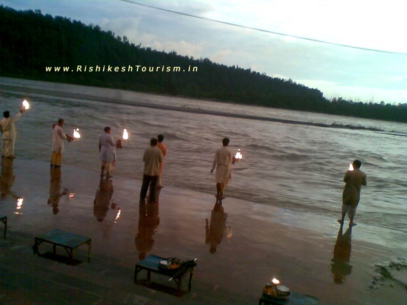 Aarti Ceremony Triveni Ghat - Maa Ganga Aarti Triveni Ghat Rishikesh